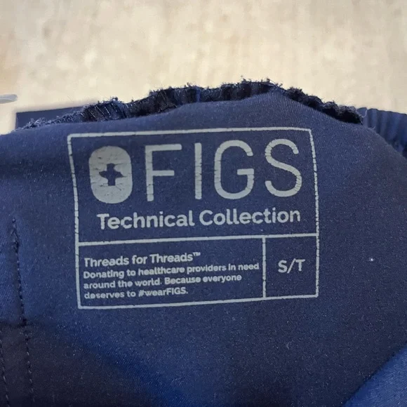 Figs Navy Straight leg slim scrub pants in S/T with high waist - Picture 2 of 3